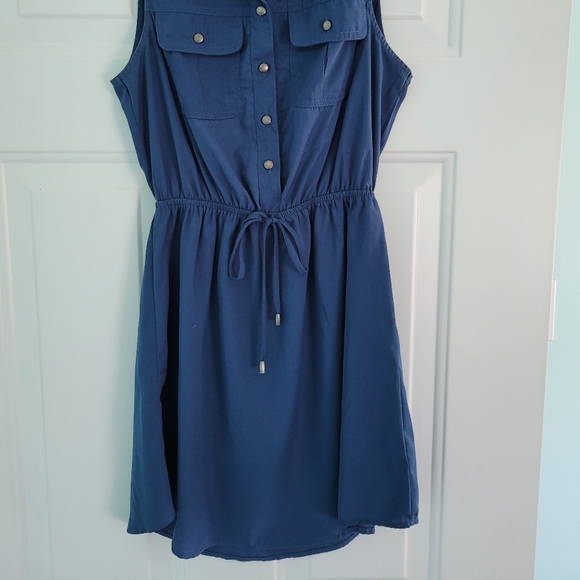 Dress - Picture 2 of 4